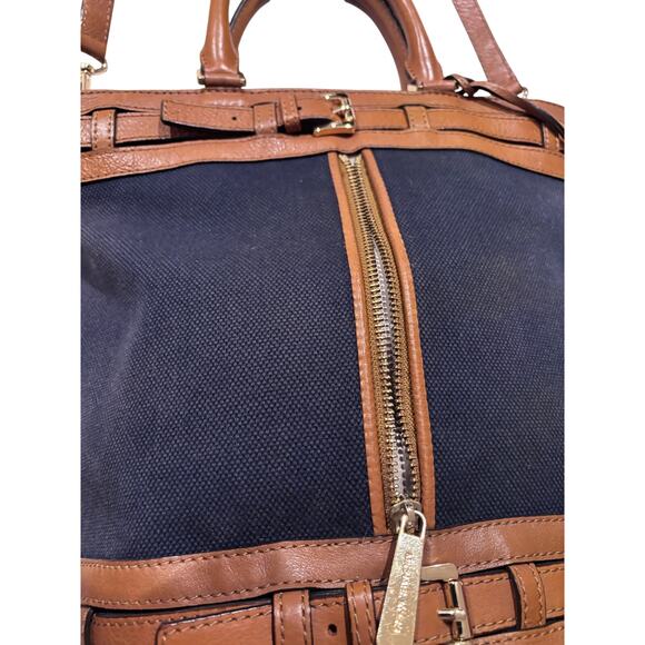 Michael Kors Retired Kingsbury Bucket Bag, Navy in Nice Condition! - Picture 10 of 14